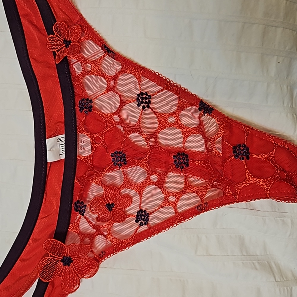 Bra and thong panty set - Picture 3 of 8